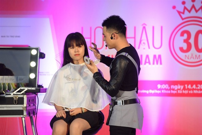 Đông Nhi khuấy động sân khấu trường ĐHKHXH và Nhân văn ảnh 14