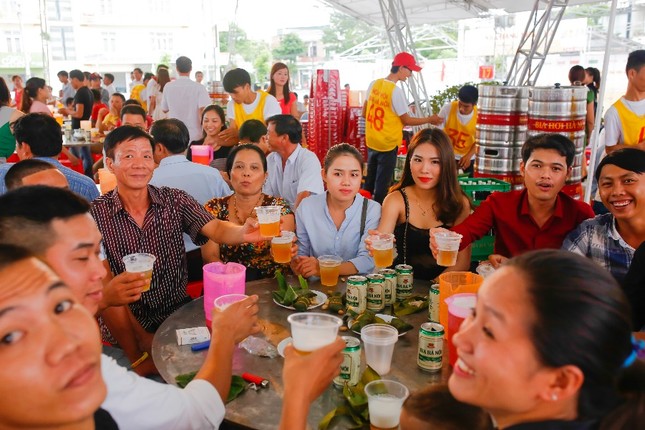 'Cháy vé' vào cổng Ngày hội Bia Hà Nội tại Quảng Trị ảnh 3
