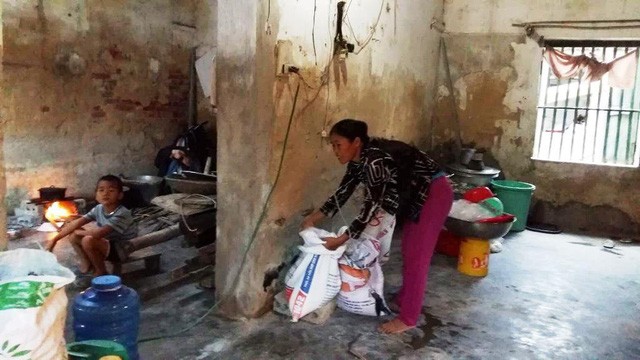 Éo le, nữ sinh mồ côi cha ngậm ngùi nhìn giấy báo nhập học ĐH Y ảnh 2