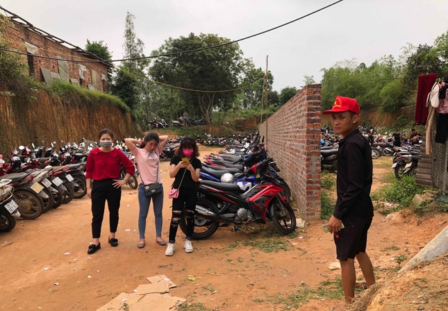 Phú Thọ yêu cầu xử lý bãi gửi xe tự phát ‘chặt chém’ tại lễ hội Đền Hùng ảnh 2