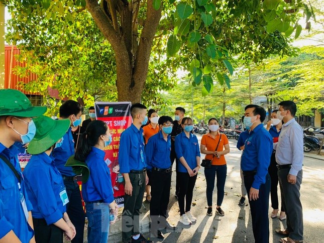 Hơn 500 sinh viên tình nguyện Thái Bình xuống đường tiếp sức mùa thi ảnh 2