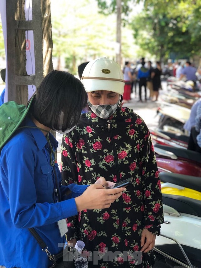 Hơn 500 sinh viên tình nguyện Thái Bình xuống đường tiếp sức mùa thi ảnh 17