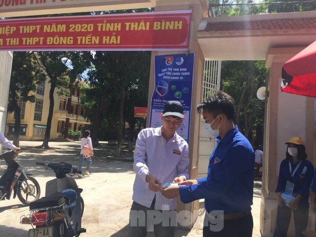 Hơn 500 sinh viên tình nguyện Thái Bình xuống đường tiếp sức mùa thi ảnh 9