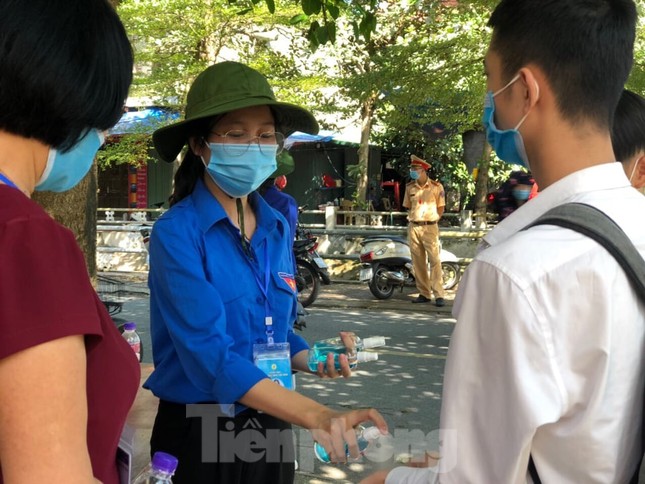 Hơn 500 sinh viên tình nguyện Thái Bình xuống đường tiếp sức mùa thi ảnh 11