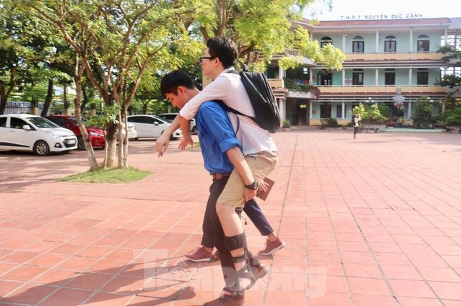 Hơn 500 sinh viên tình nguyện Thái Bình xuống đường tiếp sức mùa thi ảnh 15