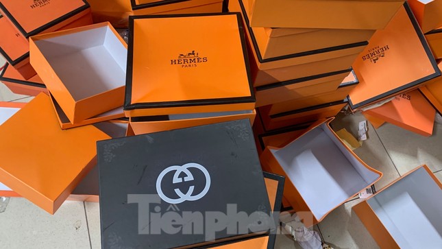 Cận cảnh kho hàng giả thương hiệu Hermès ‘khủng’ nhất miền Bắc ảnh 3