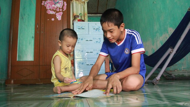 Sóng ngầm ở xóm “Đàn bà vượt cạn chỉ có một mình” ảnh 2