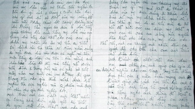 Người mẹ nghèo tự tử cho con đi học gây chấn động ảnh 1