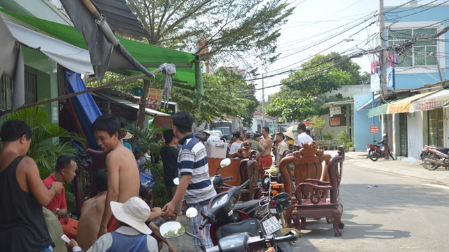Đang ăn cơm, cả gia đình tháo chạy khi nhà bốc cháy ảnh 1