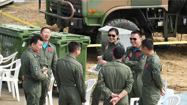 Bốn nữ phi công khả ái của đội bay biểu diễn Bát Nhất ảnh 8