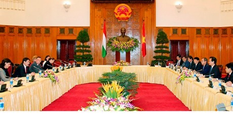 Thủ tướng Nguyễn Tấn Dũng hội kiến Tổng thống Hungary ảnh 1