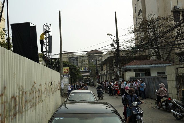 Nam thanh niên “bay” lơ lửng trên không trung ảnh 6
