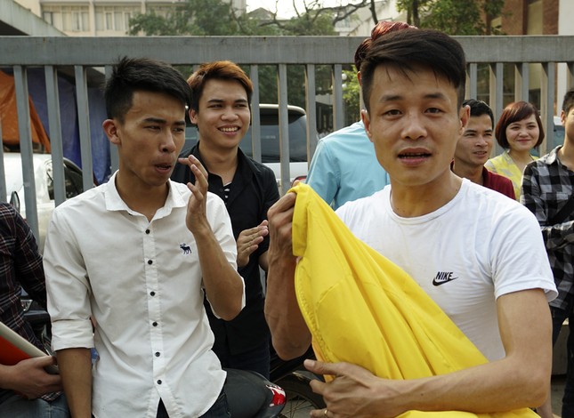 Nam thanh niên “bay” lơ lửng trên không trung ảnh 7