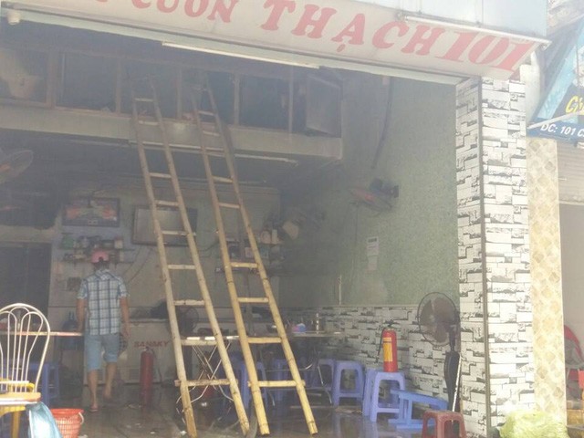 Giải cứu 4 người trong 2 căn nhà bị cháy ở Hải Phòng ảnh 4
