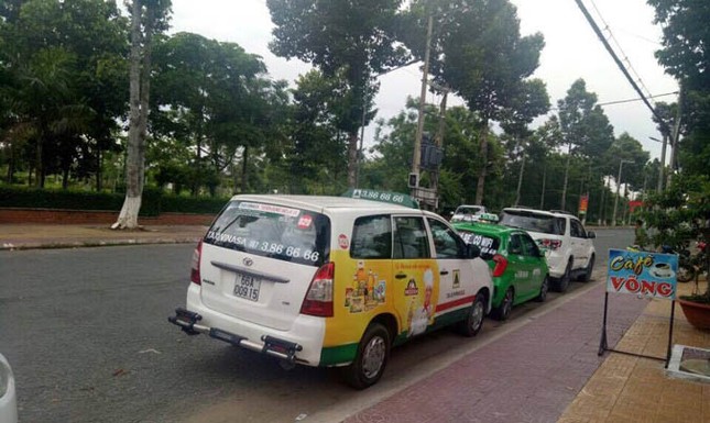 Công an vào cuộc, taxi Mai Linh vẫn bị khoá xe, đánh đập ảnh 1