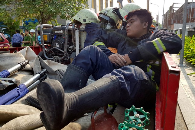 Những người hùng cứu hàng trăm nạn nhân vụ cháy chung cư Carina ảnh 1