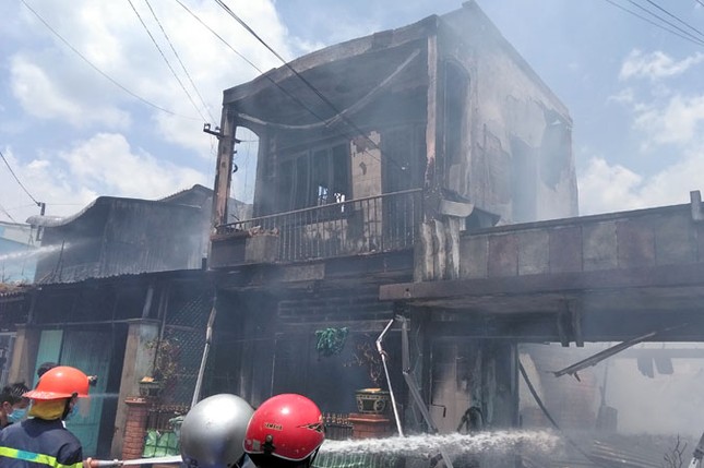 Cháy lớn tại trung tâm thành phố Mỹ Tho, 7 căn nhà bị thiêu rụi ảnh 5