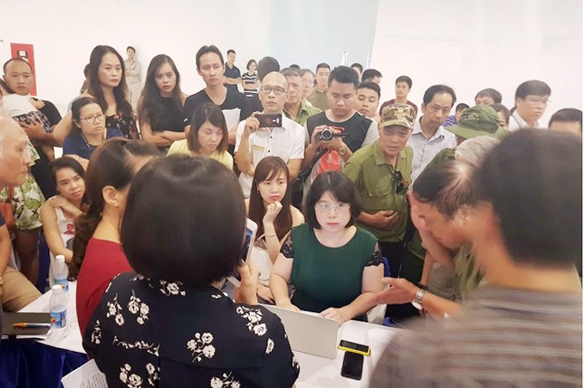 Đối thoại 'nảy lửa' giữa CĐT chung cư 'dát vàng' với cư dân ảnh 3