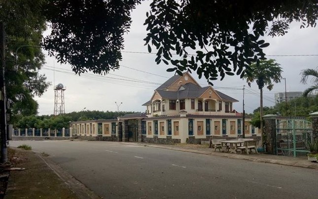Dinh thự tráng lệ của cựu chủ tịch, cán bộ tỉnh mua đất 'vàng' giá hời ảnh 2