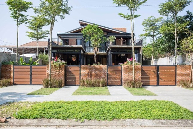 Đôi bạn thân xây biệt thự liền kề để sống trọn cuối đời cùng nhau ảnh 1