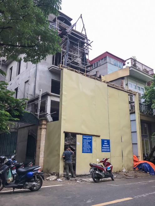 Chỉ đạo xử nghiêm cao ốc xây vượt mặt ở quận trung tâm ảnh 1