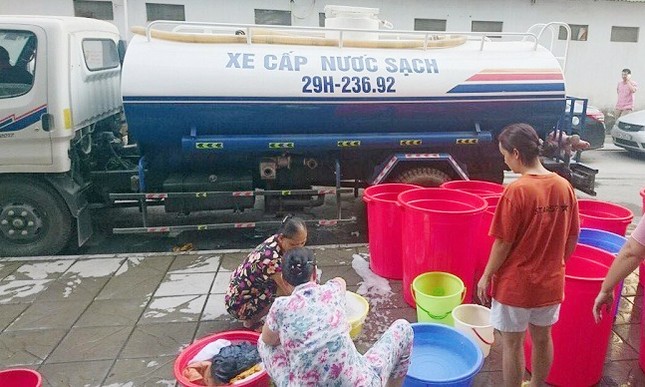 Chủ đầu tư chung cư cao cấp nói gì việc dân phải mang xô, chậu mua nước? ảnh 2