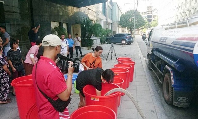 Kỷ luật loạt cán bộ cấp sổ đỏ 'tùy tiện', dân chung cư sống như thời bao cấp ảnh 1