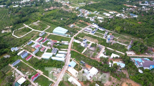 Đảo ngọc Phú Quốc bị 'băm nát', xử lý cao ốc 'dát vàng' gây nhức mắt ảnh 2