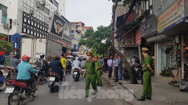 Cả trăm người ‘giải cứu’ khu dân cư ngập nước thải ảnh 5