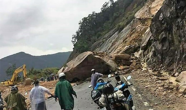 Thông lại tuyến đường Nha Trang - Đà Lạt sau sạt lở ảnh 1