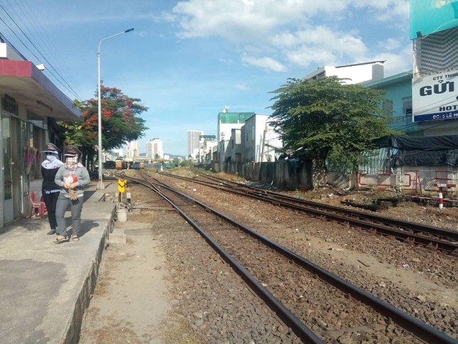Cách chức Trưởng ga Nha Trang vì để 2 tàu cùng lúc vào đường ray ảnh 1