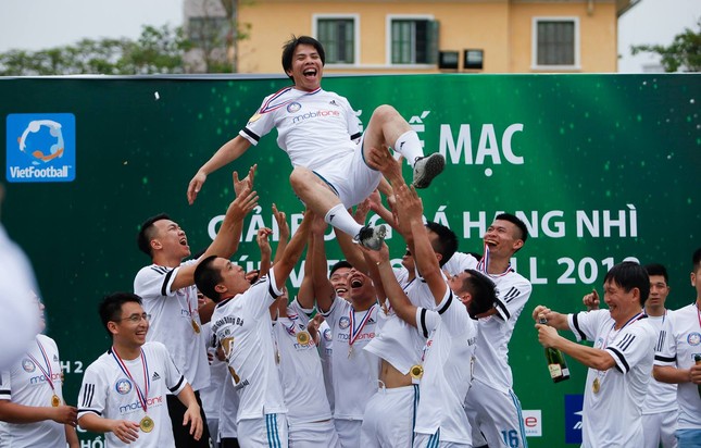 Ngôi vô địch giải hạng Nhì bóng đá 'phủi' có chủ ảnh 1