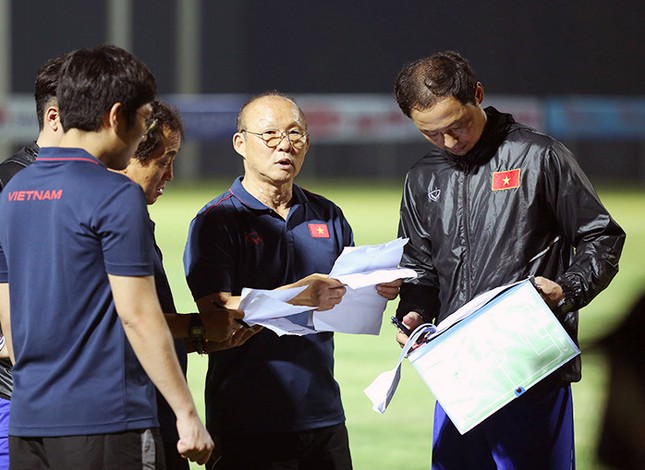 Ông Park Hang Seo xuống Hải Phòng xem ‘trò cưng’ thi đấu ảnh 1