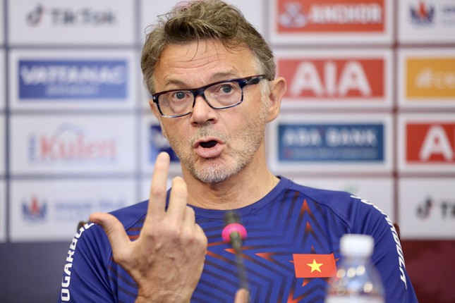 Ông Troussier nói về khả năng gạch tên Công Phượng, Văn Toàn khỏi đội tuyển Việt Nam ảnh 1