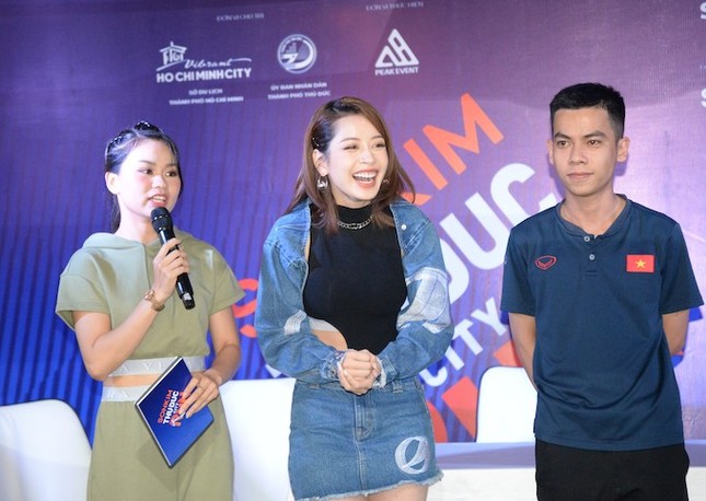  Chi Pu góp mặt ở giải chạy có hơn 4.000 người tham dự tại Thủ Đức ảnh 1