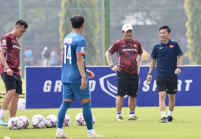 Gọi 27, U23 Việt Nam chỉ có 17 cầu thủ tập luyện trong ngày đầu chuẩn bị cho giải Vô địch Đông Nam Á ảnh 1