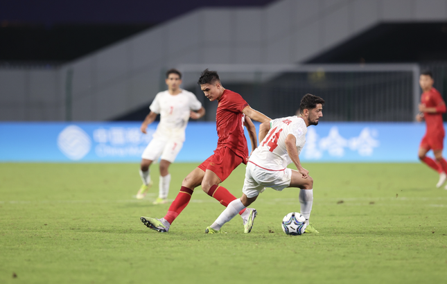 Olympic Việt Nam họp đội, HLV Hoàng Anh Tuấn động viên học trò đấu Saudi Arabia ảnh 1