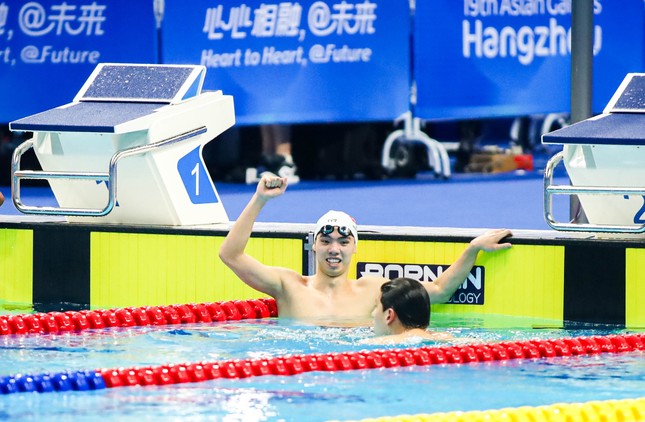 Huy Hoàng đoạt HCĐ 800m tự do, giành vé dự Olympic Paris 2024 ảnh 1