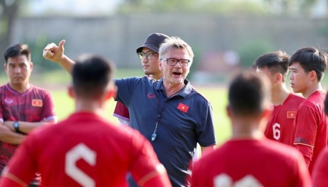 Ông Troussier gọi một loạt cầu thủ U23 vào đội tuyển Việt Nam đấu Trung Quốc ảnh 1