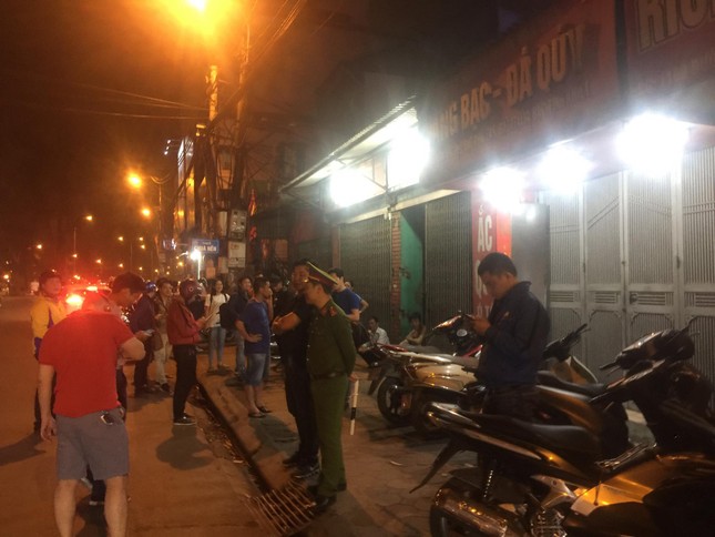 Dùng vật nghi súng cướp tiệm vàng ở đường Láng trong đêm ảnh 2
