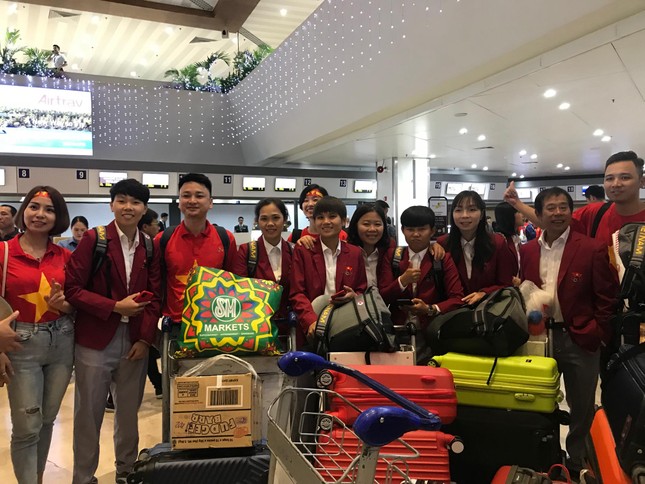 Các nhà vô địch SEA Games về đến Hà Nội ảnh 6