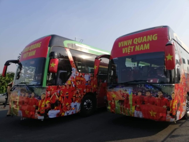 Các nhà vô địch SEA Games về đến Hà Nội ảnh 16