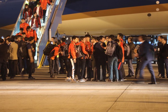 Các nhà vô địch SEA Games về đến Hà Nội ảnh 65