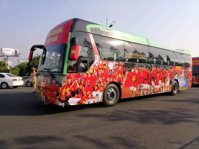 Các nhà vô địch SEA Games về đến Hà Nội ảnh 18