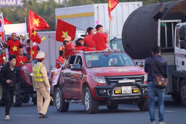Các nhà vô địch SEA Games về đến Hà Nội ảnh 46