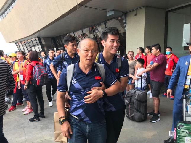 Các nhà vô địch SEA Games về đến Hà Nội ảnh 1