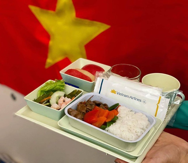 Các nhà vô địch SEA Games về đến Hà Nội ảnh 39