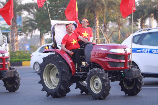 Các nhà vô địch SEA Games về đến Hà Nội ảnh 48