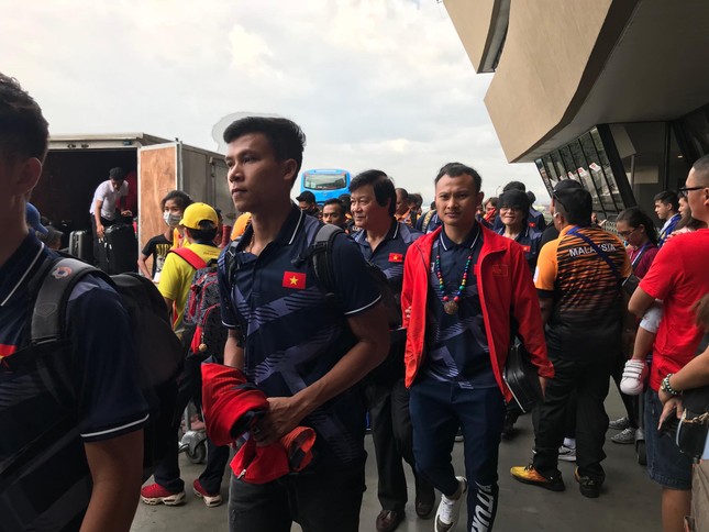 Các nhà vô địch SEA Games về đến Hà Nội ảnh 3