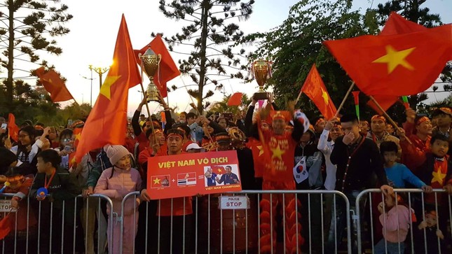 Các nhà vô địch SEA Games về đến Hà Nội ảnh 55